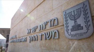 الخارجية الإسرائيلية تعلن احتجاز عشرات القوارب ضمن أسطول الصمود ومنعها من الاقتراب لشواطئ غزة الخارجية الإسرائيلية تعلن احتجاز عشرات القوارب ضمن أسطول الصمود ومنعها من الاقتراب لشواطئ غزة