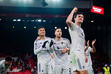 جاري نيفيل: فوز مانشستر يونايتد على ليفربول في آنفيلد إنجاز كبير جاري نيفيل: فوز مانشستر يونايتد على ليفربول في آنفيلد إنجاز كبير