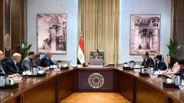 رئيس الوزراء يتابع جهود إزالة التعديات الموجودة على نهر النيل رئيس الوزراء يتابع جهود إزالة التعديات الموجودة على نهر النيل