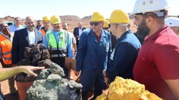 محافظ الجيزة يتفقد مناجم شركة الحديد والصلب بالواحات البحرية محافظ الجيزة يتفقد مناجم شركة الحديد والصلب بالواحات البحرية