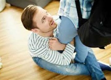 منها الفصل بين الذات والعلاقة .. 4 خطوات لحل مشكلة التعلق العاطفي القلق 