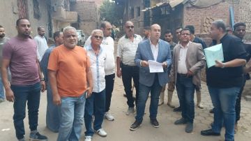 نائب محافظ الجيزة يتابع ميدانيا أعمال تركيب بلاط الإنترلوك لـ 33 شارعا بمتفرعات شبرامنت