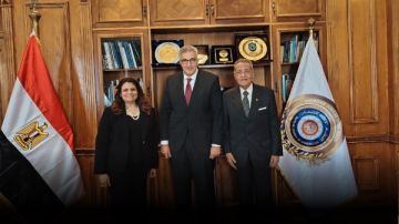 أمين الأعلى للجامعات يستقبل وزيرة الهجرة الأسبق ويشارك في اجتماع لجنة قطاع الدراسات اللغوية 