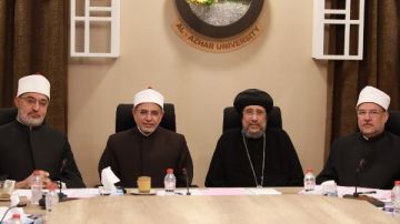 الأنبا إرميا يزور جامعة الأزهر ويثمن كلمة الإمام الأكبر في لقاء إيجاد الشجاعة لتحقيق السلام بروما