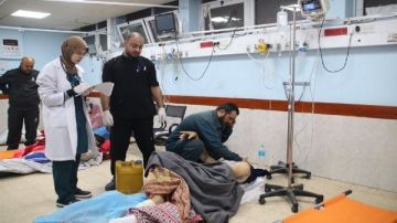 الصحة الفلسطينية: أكثر من 900 مريض استشهدوا أثناء انتظار العلاج ونطالب بإجلاء الجرحى الصحة الفلسطينية: أكثر من 900 مريض استشهدوا أثناء انتظار العلاج ونطالب بإجلاء الجرحى