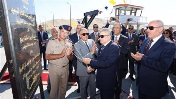 رئيس هيئة قناة السويس ومحافظ الإسماعيلية يدشنان الكوبري العائم الشهيد مقدم أمير عوض الله