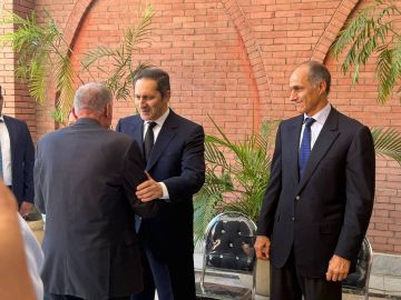 ظهور نادر لنجلي مبارك معا يثير تفاعلا واسعا في مصر