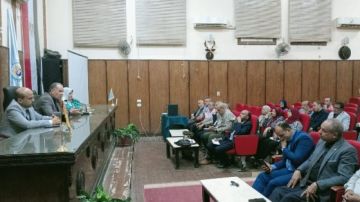 مدير تعليم أسيوط لمديرى الإدارات: انزلوا المدارس وتابعوا معايير الجودة