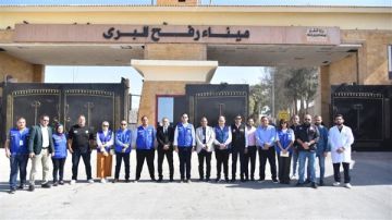 نائب وزير الصحة يتفقد ميناء رفح البري لضمان جاهزية الخدمات الطبية والطوارئ