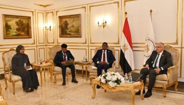 وزير العمل يلتقي رئيس غرفة تجارة وصناعة قطر لتفعيل التعاون في الملفات المشتركة