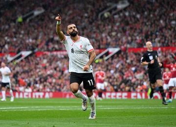 فرصة تاريخية تنتظر محمد صلاح بسبب كسل لاعب مانشستر يونايتد