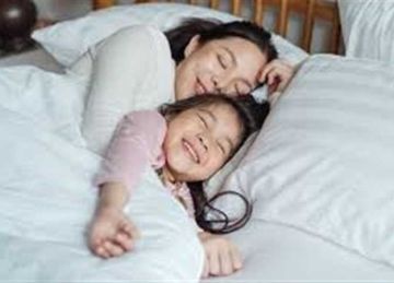 كم عدد ساعات النوم التي يجب الحصول عليها حسب عمرك؟