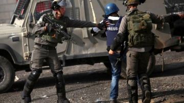 مستوطن إسرائيلي يختطف 4 فلسطينيين من رام الله.. والاحتلال يقتحم مخيم قدورة