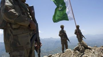 مقتل 7 جنود باكستانيين في هجوم انـتحـاري قرب الحدود الأفغانية