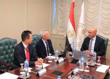وزير التعليم يبحث مع وفد جايكا تعزيز التعاون والتوسع في أعداد المدارس المصرية اليابانية