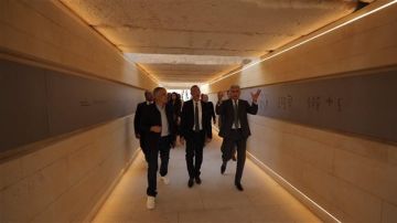 وزير السياحة يؤكد ضرورة إنجاز التجهيزات النهائية لافتتاح المتحف الكبير في أسرع وقت وزير السياحة يؤكد ضرورة إنجاز التجهيزات النهائية لافتتاح المتحف الكبير في أسرع وقت