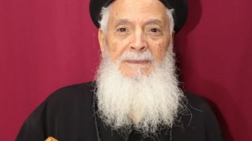 البابا تواضروس يقدم التعزية في وفاة القمص إيليا نعيم وزوجته البابا تواضروس يقدم التعزية في وفاة القمص إيليا نعيم وزوجته