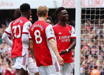 ساكا يقود تشكيل آرسنال ضد فولهام في الدوري الإنجليزي الممتاز ساكا يقود تشكيل آرسنال ضد فولهام في الدوري الإنجليزي الممتاز