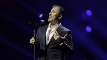 كوني امرأة.. كاظم الساهر يطرب جمهور حفلته بـ سلطنة عمان