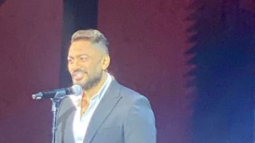 لحظات كوميدية.. تامر حسني يتألق في مهرجان نقابة المهن التمثيلية وسط حضور جماهيري كبير