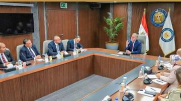 وزير البترول يلتقي مجموعة من كوادر الإدارة المتوسطة والشابة وزير البترول يلتقي مجموعة من كوادر الإدارة المتوسطة والشابة