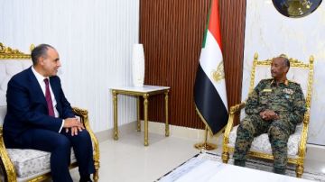 وزير الخارجية يلتقي الفريق أول ركن عبد الفتاح البرهان رئيس مجلس السيادة السوداني الانتقالي