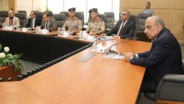 وزير الكهرباء يبحث تعظيم الاستفادة من الخامات الأرضية واستغلال الموارد الطبيعية
