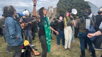 احتجاج كنسي ضد سياسات ترامب من المهاجرين في شيكاجو