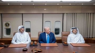 بيان قطري حول لقاء ترامب والشيخ تميم على متن طائرة الرئاسة الأمريكية بيان قطري حول لقاء ترامب والشيخ تميم على متن طائرة الرئاسة الأمريكية