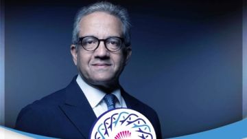 رئيس الطائفة الإنجيلية يهنئ الدكتور خالد العناني بفوزه بمنصب المدير العام لمنظمة اليونسكو رئيس الطائفة الإنجيلية يهنئ الدكتور خالد العناني بفوزه بمنصب المدير العام لمنظمة اليونسكو