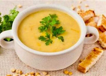  شوربة العدس على طريقة الفراعنة .. وصفة القوة والدفء من مطبخ بناة الأهرامات (الطريقة بالخطوات)