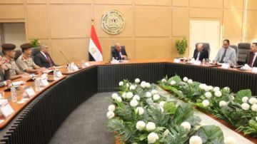 لجنة الاستفادة من العناصر الأرضية النادرة تعقد أول اجتماعاتها برئاسة وزير الكهرباء لبحث التنسيق بين الجهات المعنية لجنة الاستفادة من العناصر الأرضية النادرة تعقد أول اجتماعاتها برئاسة وزير الكهرباء لبحث التنسيق بين الجهات المعنية