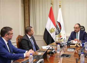 وزير قطاع الأعمال العام يبحث مع سيمنس للطاقة فرص التعاون