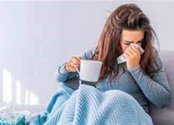 10 عادات يتبعها الأطباء لتجنب الإصابة بنزلات البرد والإنفلونزا وكوفيد