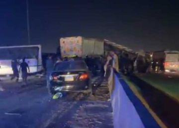 الدفع بـ 18 سيارة إسعاف.. وزير الصحة يتابع تقديم الخدمات الإسعافية والطبية لمصابي حادث طريق (القاهرة - السويس) الدفع بـ 18 سيارة إسعاف.. وزير الصحة يتابع تقديم الخدمات الإسعافية والطبية لمصابي حادث طريق (القاهرة - السويس)