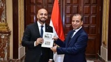 الروائي أحمد مراد يؤدى اليمين الدستورية عضوا بمجلس الشيوخ 2025