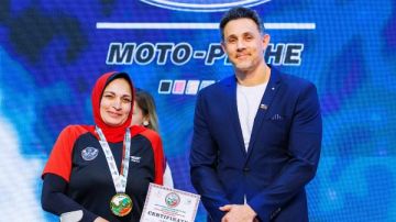 السكة الحديد تكرم فوزية إبراهيم بطلة العالم في مصارعة الذراعين السكة الحديد تكرم فوزية إبراهيم بطلة العالم في مصارعة الذراعين