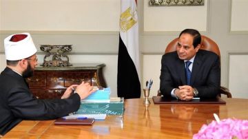 السيسي يبحث مع وزير الأوقاف جهود التحصين والوقاية من الفكر المتطرف السيسي يبحث مع وزير الأوقاف جهود التحصين والوقاية من الفكر المتطرف