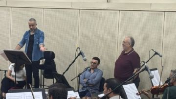 شاهد صور البروفا الأخيرة لـ صابر الرباعي قبل ليلته بمهرجان الموسيقى خاص شاهد صور البروفا الأخيرة لـ صابر الرباعي قبل ليلته بمهرجان الموسيقى خاص