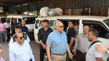 محافظ القليوبية يتفقد المواقف لمتابعة تطبيق تعريفة الركوب الجديدة