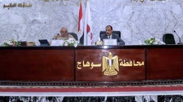 محافظ سوهاج يترأس اجتماعا لبحث الموقف التنفيذي لمشروعات حياة كريمة محافظ سوهاج يترأس اجتماعا لبحث الموقف التنفيذي لمشروعات حياة كريمة