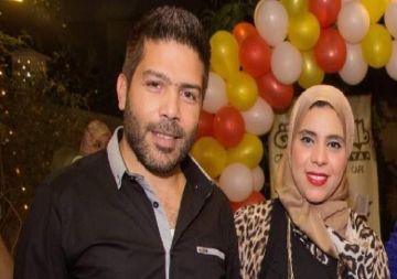 عاد إليها بعد إصابتها بالسرطان.. الفنان ياسر فرج يروي تفاصيل ابتعاده 5 سنوات لرعاية زوجته الراحلة