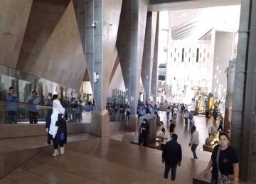 قبل يومين من إغلاقه.. إقبال كبير على زيارة المتحف المصري الكبير