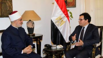 وزير الثقافة يستقبل مفتي الجمهورية لبحث تعزيز التعاون المشترك في نشر الوعي والفكر المستنير وزير الثقافة يستقبل مفتي الجمهورية لبحث تعزيز التعاون المشترك في نشر الوعي والفكر المستنير