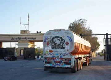 إدخال 14 شاحنة وقود وغاز طبيعى لقطاع غزة عبر معبر كرم أبو سالم إدخال 14 شاحنة وقود وغاز طبيعى لقطاع غزة عبر معبر كرم أبو سالم