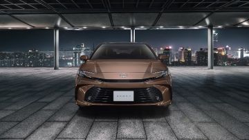 تبدأ من 105 آلاف ريال .. أسعار تويوتا كامري 2025 في السوق السعودي