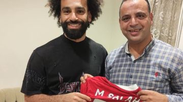 خال محمد صلاح يشارك أهالي قرية نجريج فرحة الصعود إلي مونديال كأس العالم 2026 خال محمد صلاح يشارك أهالي قرية نجريج فرحة الصعود إلي مونديال كأس العالم 2026