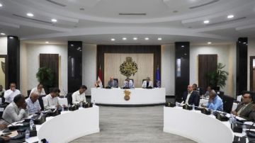 محافظ أسوان يشدد على تكثيف الحملات الميدانية لمراقبة الأسواق محافظ أسوان يشدد على تكثيف الحملات الميدانية لمراقبة الأسواق