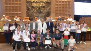 محافظ أسيوط يكرم أبطال السباحة في بطولة الصعيد لمراكز الشباب محافظ أسيوط يكرم أبطال السباحة في بطولة الصعيد لمراكز الشباب