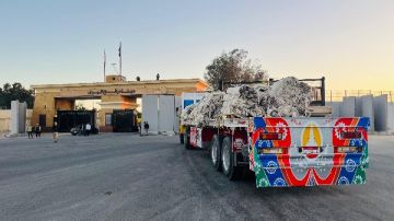 الهلال الأحمر: 10 آلاف طن مساعدات إغاثية عاجلة عبر قافلة زاد العزة الـ 51 لغزة